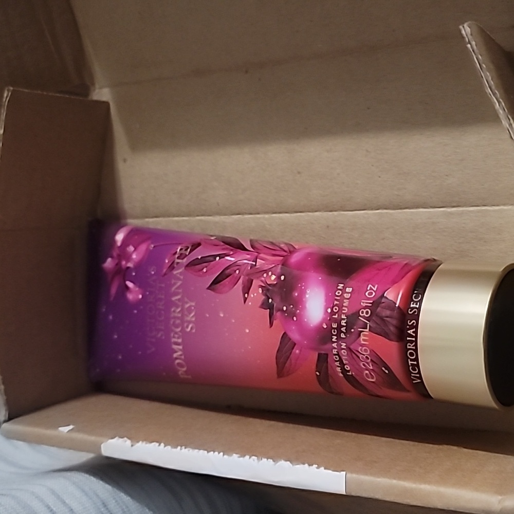Victoria's secret LIMITED EDITION enchanted pomegranate sky body lotion